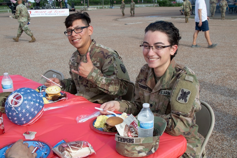 Gatesville, Texas, extends hospitality to Soldiers about to deploy