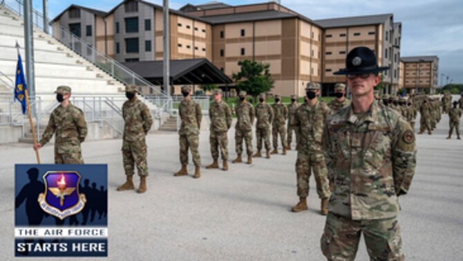 Image of trainees at BMT graduation