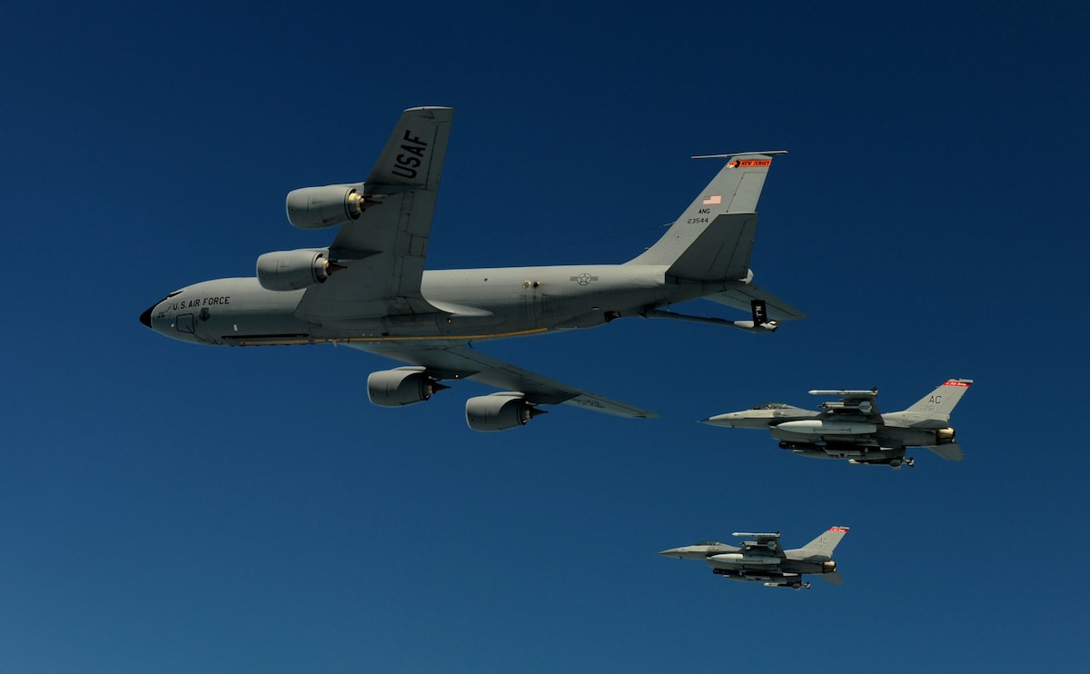 【名入れ無料】 Airframe: The Display > > Stratotanker KC-135 航空機・ヘリコプター