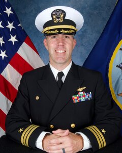 Cmdr. John Houston CO