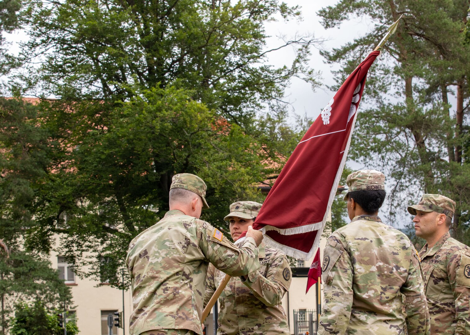 LRMC Troop Command bids farewell to commander, welcomes new top