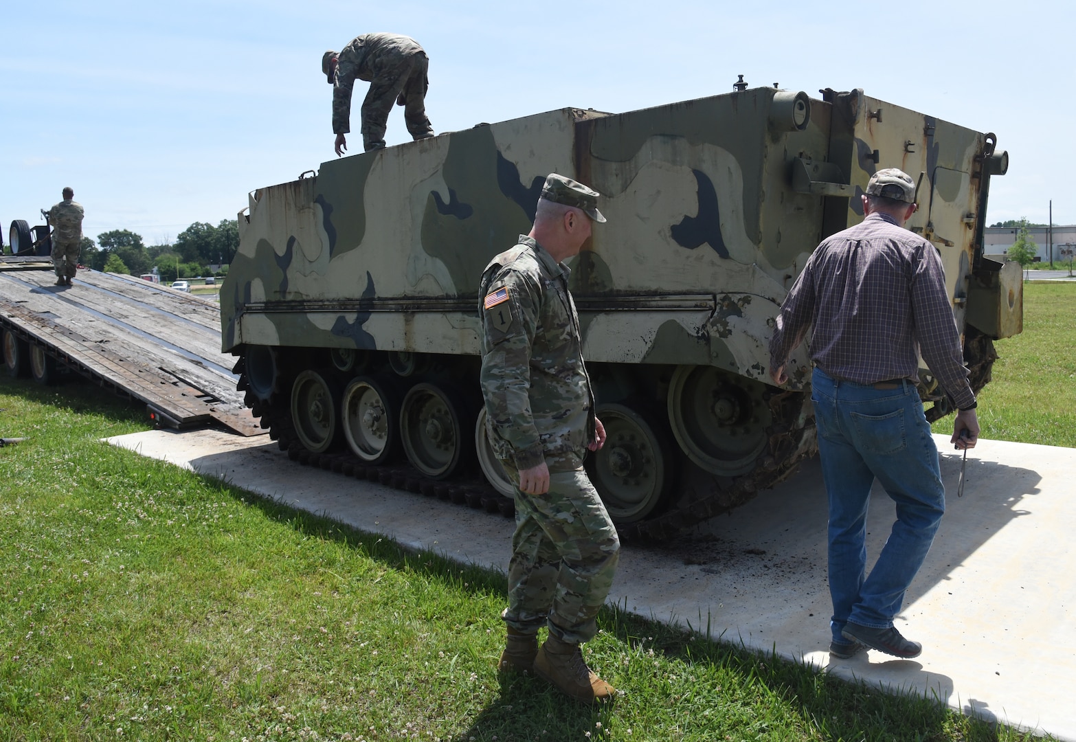 Virginia National Guard Soldiers assigned to the G4 Maintenance Assistance and Instruction Team offload an M84 self-propelled 4.2 mortar carrier June 25, 2021, at the VNG's Sergeant Bob Slaughter Headquarters at Defense Supply Center Richmond, Virginia.