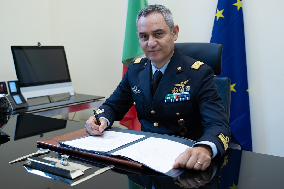 Italian Air Force general signs a memo.