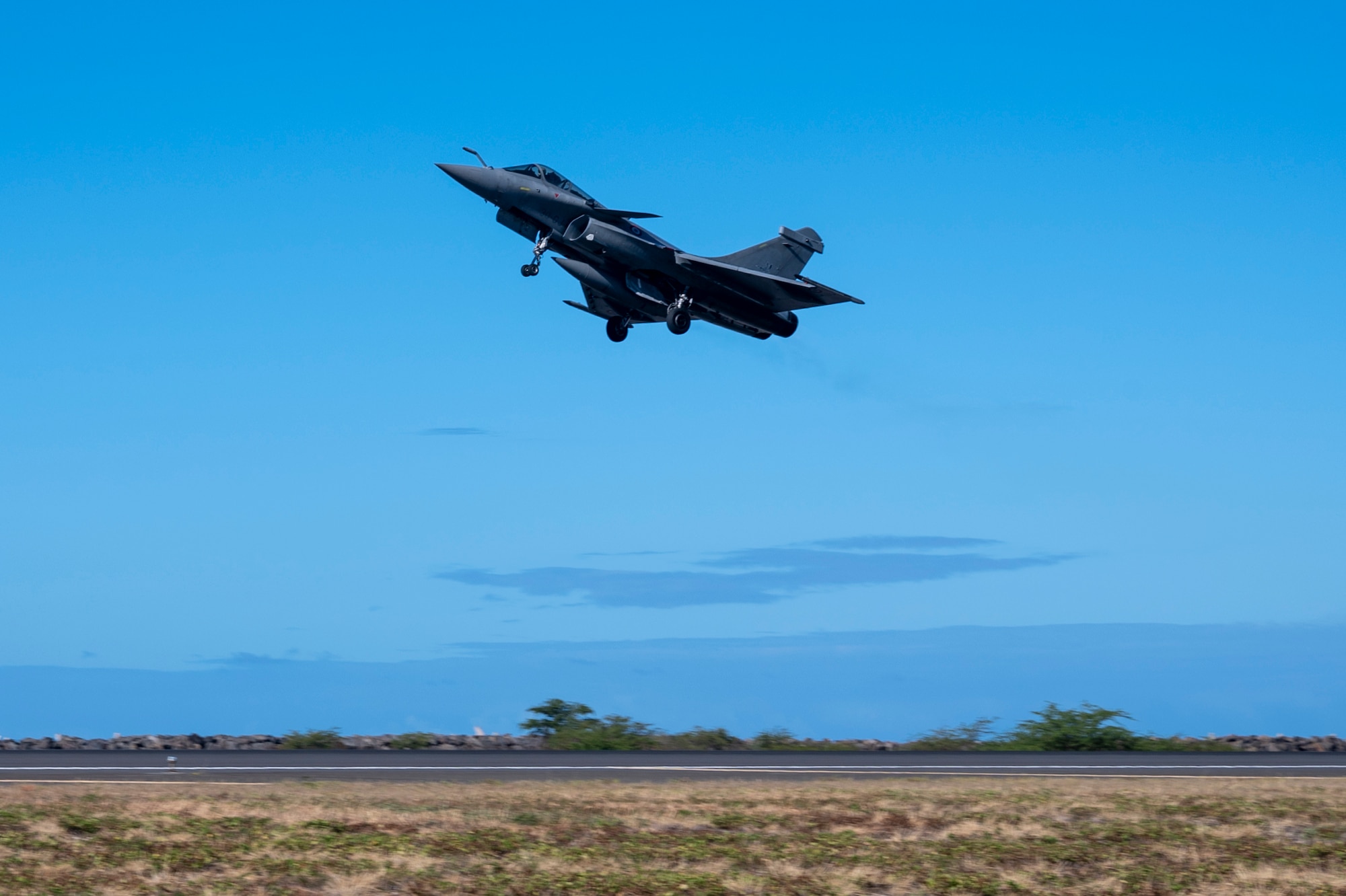 A French Air and Space Force F3-R Rafale takes-off at Honolulu International Airport, Hawaii, June 29, 2021.