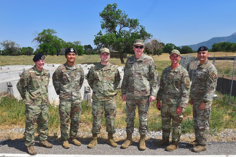 Defenders with the 75th Security Forces Squadron, Lt. Gen. Kirkland, and Chief Master Sgt. Flosi pose for a group photo.