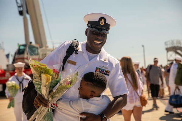 Chief Information Systems Technician Demarcus Wheat, assigned to the Arleigh Burke-class guided-missile destroyer USS Thomas Hudner (DDG 116), reunites with his son following the ship’s return from deployment.