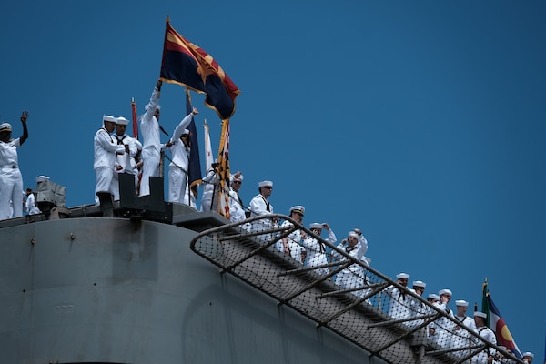 Sailors man the rails as the Nimitz-class aircraft carrier USS Dwight D. Eisenhower (CVN 69) returns to Naval Station Norfolk, July 18.