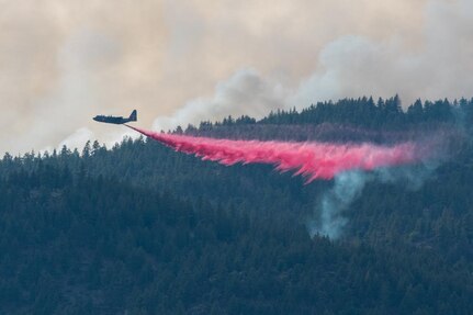 High Rollers drop retardant on Beckwourth Complex Fire