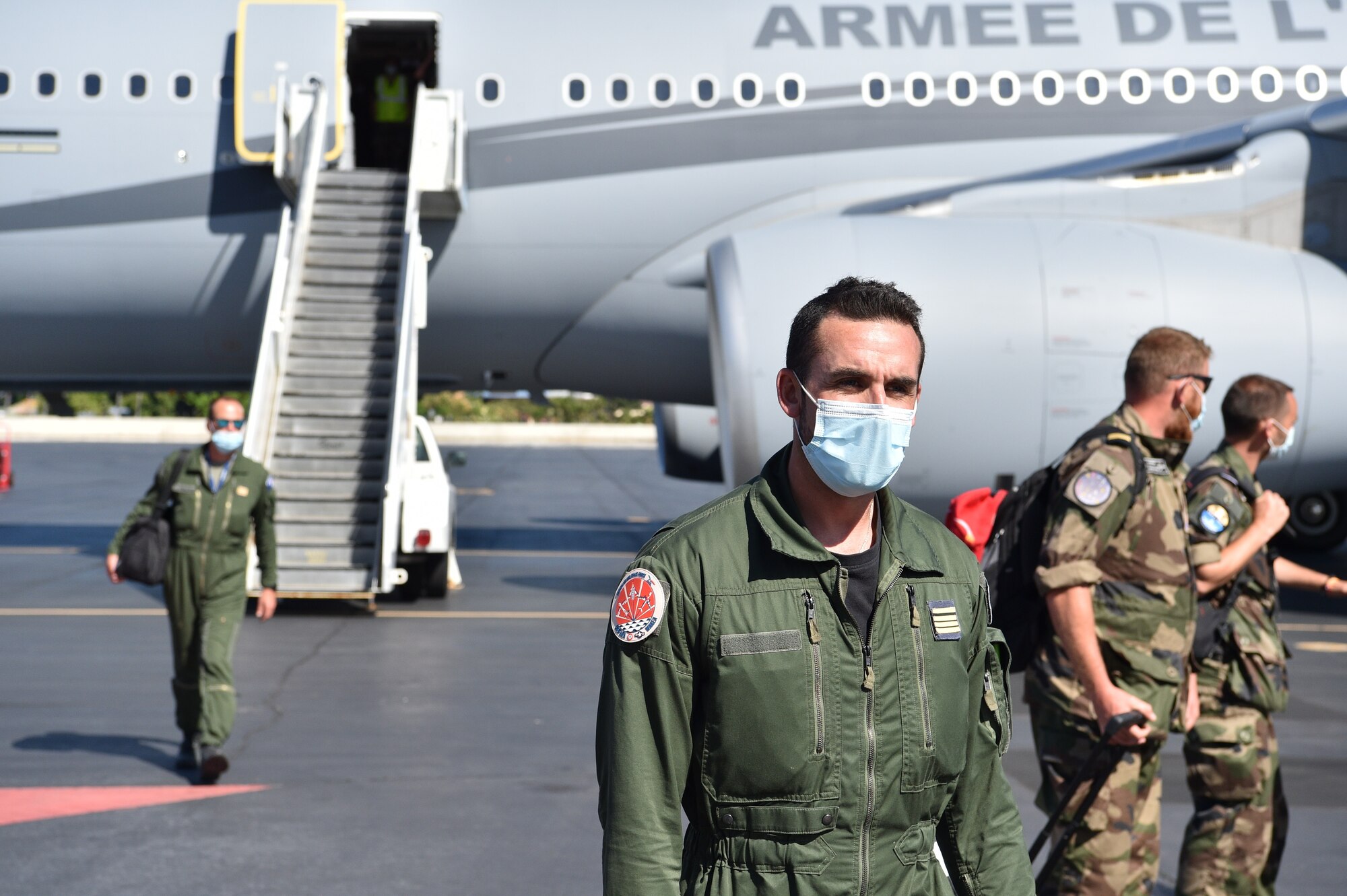 Members from the French Air and Space Force land in Hawaii as part of Exercise WAKEA, a joint U.S. and French training mission at Joint Base Pearl Harbor-Hickam, Hawaii, June 27, 2021. French airmen flew and trained alongside their U.S. counterparts to better understand each nation’s capabilities and how to work together in the future. (U.S. Air Force photo by 1st Lt. Benjamin Aronson)