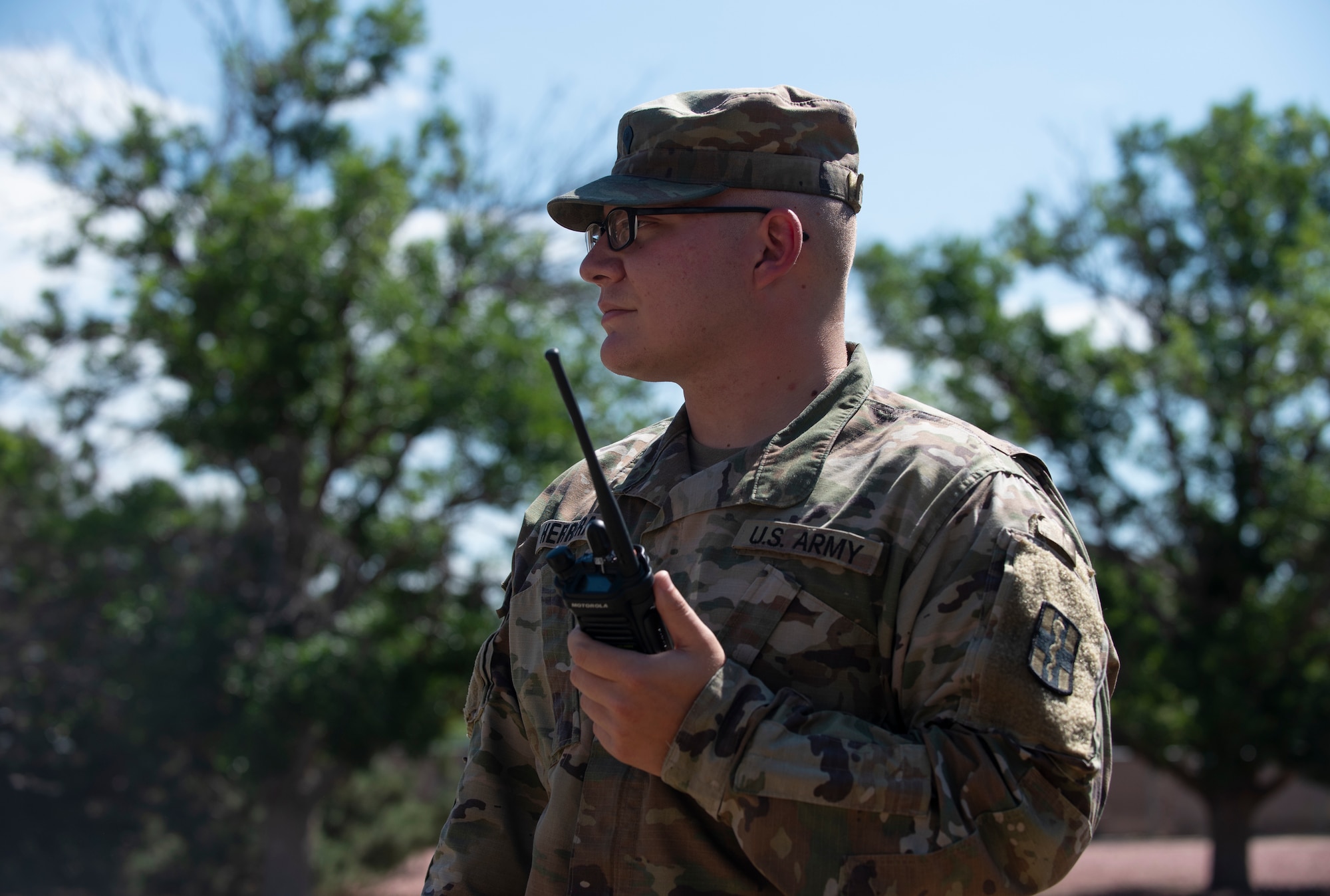 Army Sgt instructs Airmen on radio etiquette