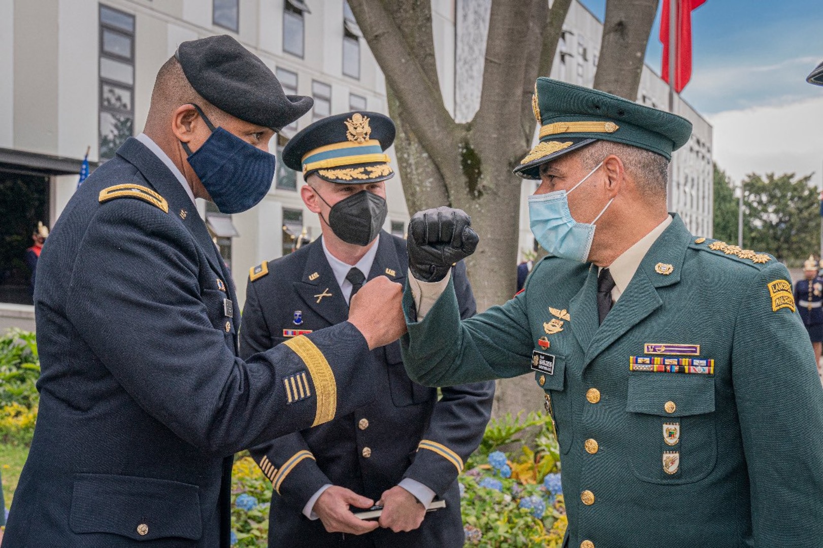 Brig. Gen. William L. Thigpen (left), U.S. Army South commanding general, meets Gral. Eduardo Enrique Zapateiro Altamiranda (right), Colombian National Army commanding general, July 21 in Bogotá, Colombia.