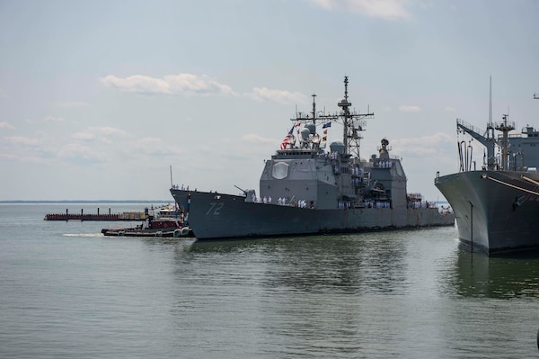 The Ticonderoga-class guided-missile cruiser USS Vella Gulf (CG 72), enters the harbor of Naval Station Norfolk, following a scheduled deployment to the 6th and 5th fleet areas of operations.