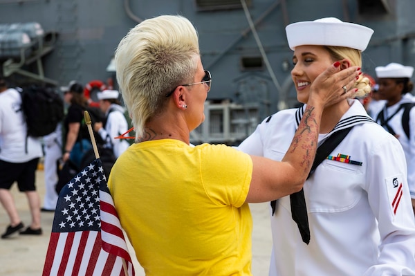 A Sailor greets her mother in front of the Ticonderoga-class guided-missile cruiser USS Vella Gulf (CG 72), following a scheduled deployment to the 6th and 5th fleet areas of operations.