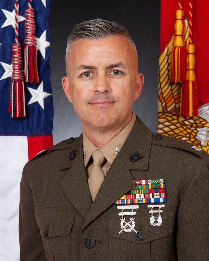 command photo.