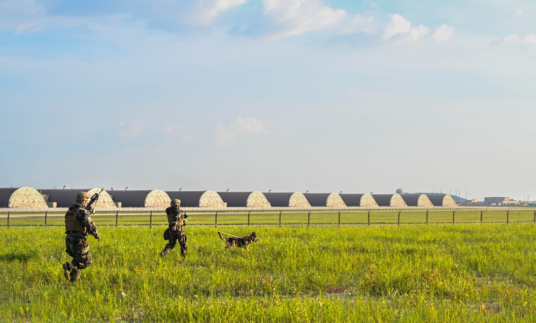 Airman participate in tackle apprehension.