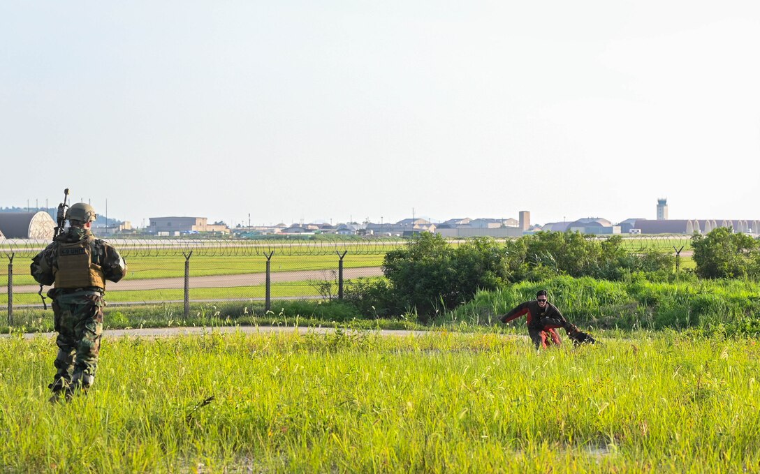 Airman participate in tackle apprehension.