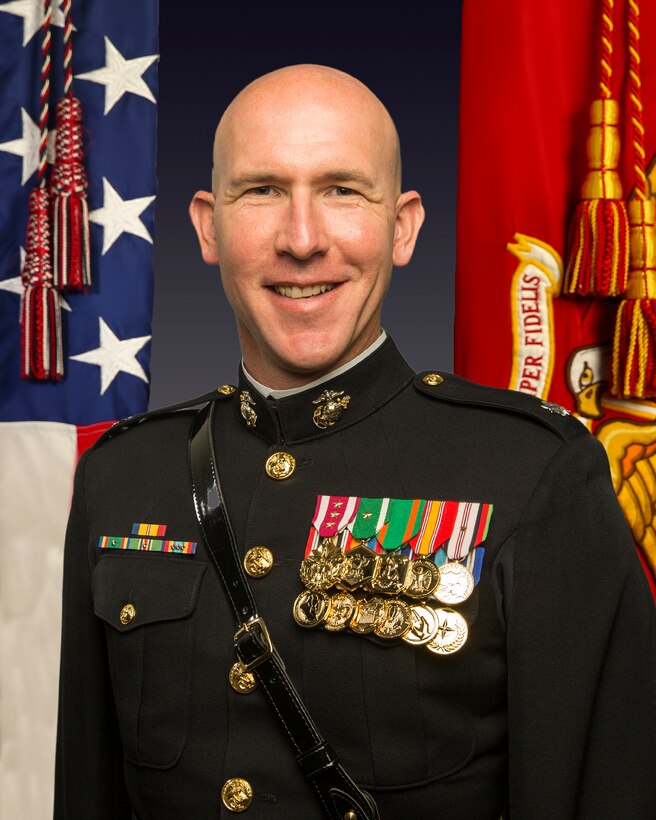 Lieutenant Colonel Steketee takes his official MBW picture.