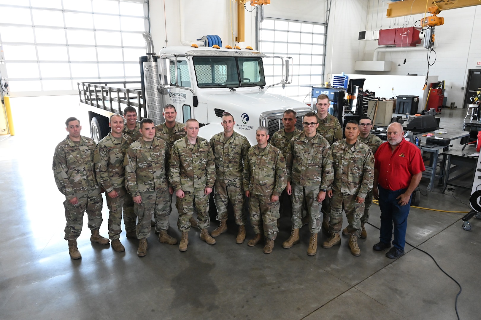 A group photo of advanced truck air brake system course