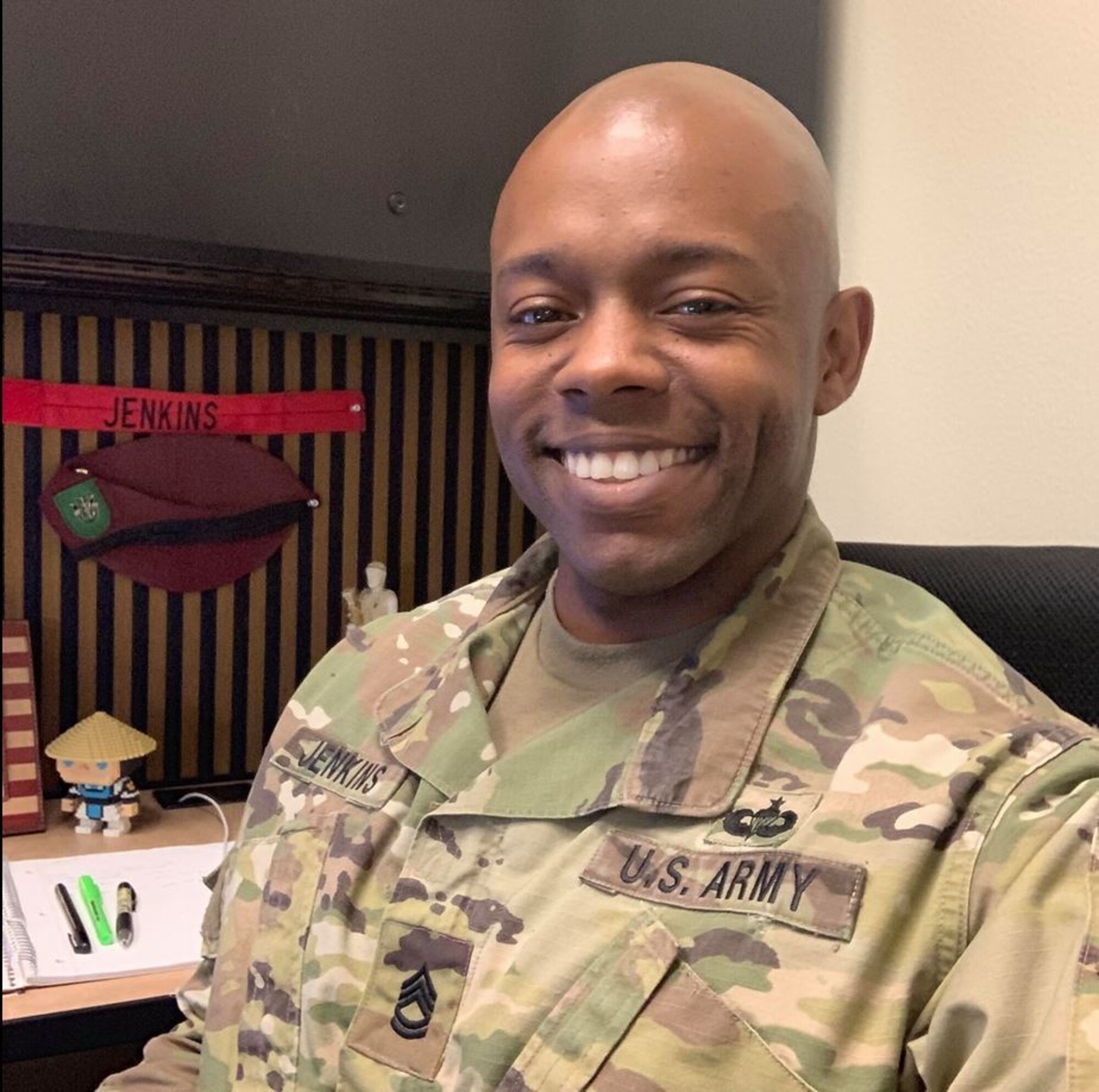 Army recruiter and wife rescue man trapped in burning vehicle > Air ...