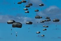US Army paratroopers from Alaska jump “Down Under”