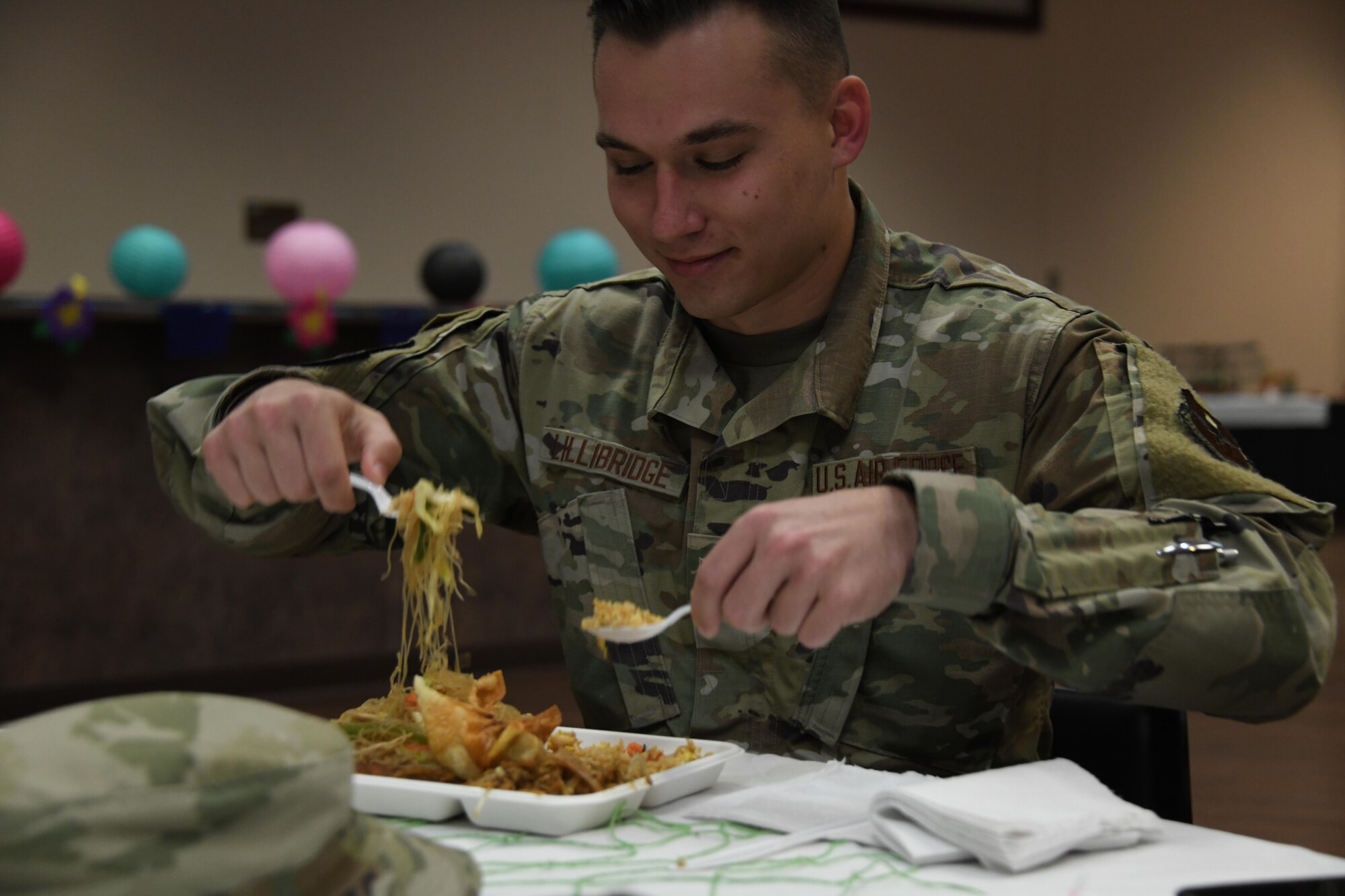 airman eats food