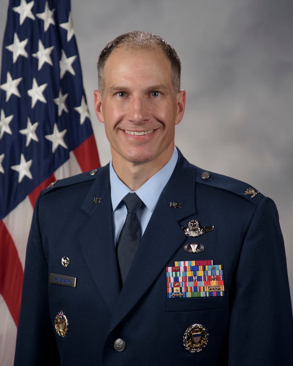 Col. Matthew Husemann official bio photo.