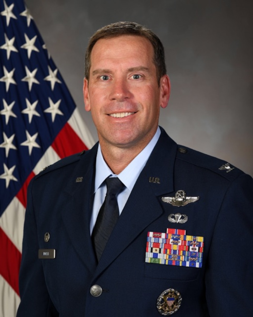 A biographical photo of Col. Craig Andrle
