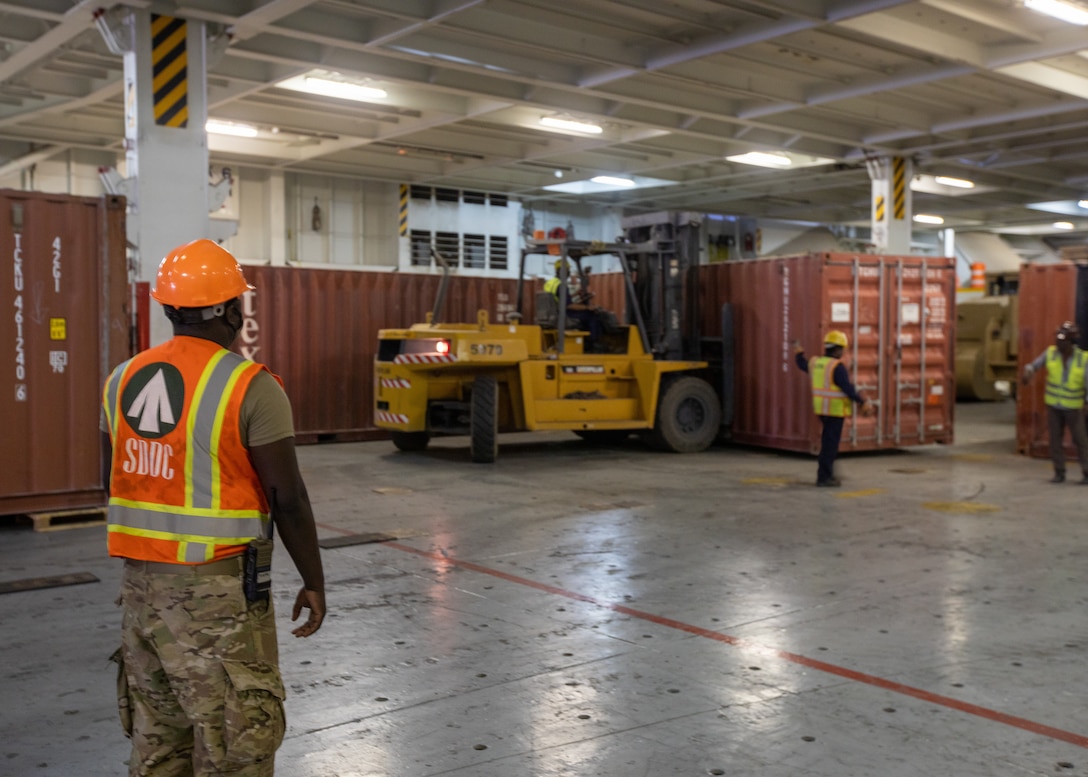 'Sentinel Soldiers' offload CTEF vehicles, containers from Qatari base shutdown