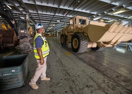 'Sentinel Soldiers' offload CTEF vehicles, containers from Qatari base shutdown