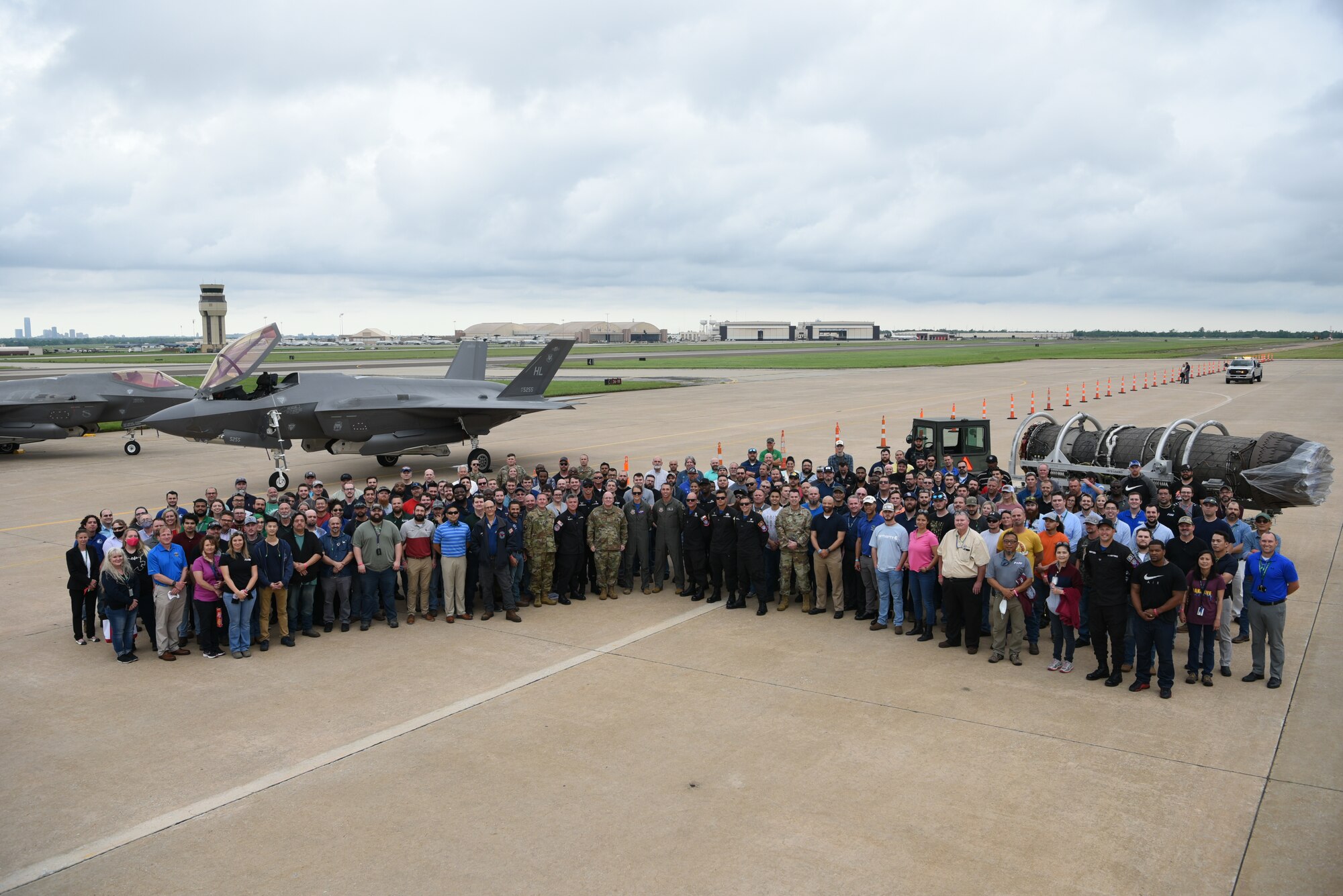 F35 Demo Team meets F135 Engine Team > Tinker Air Force Base > Article