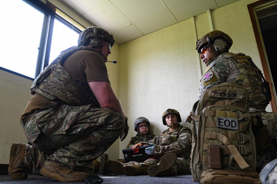 Photo of EOD IED response operations training.