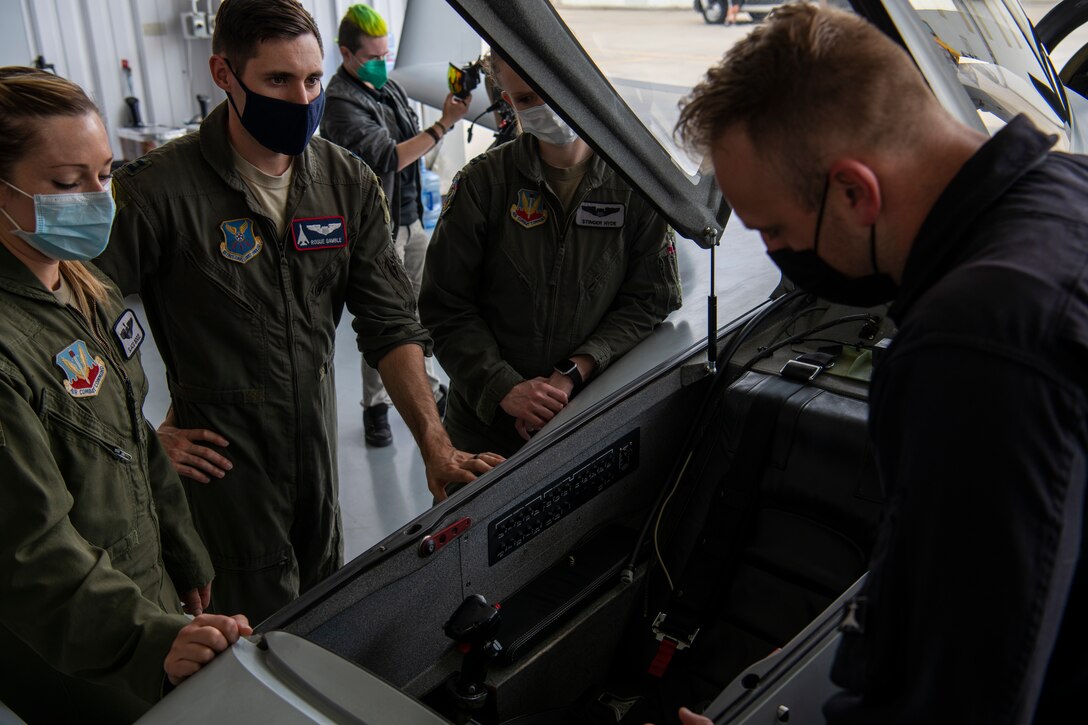 Glenn Snyder, Red 6 hardware developer, right, explains the inner workings of the Berkut’s cockpit to U.S. Air Force personnel in Santa Monica, Calif., April 13, 2021.