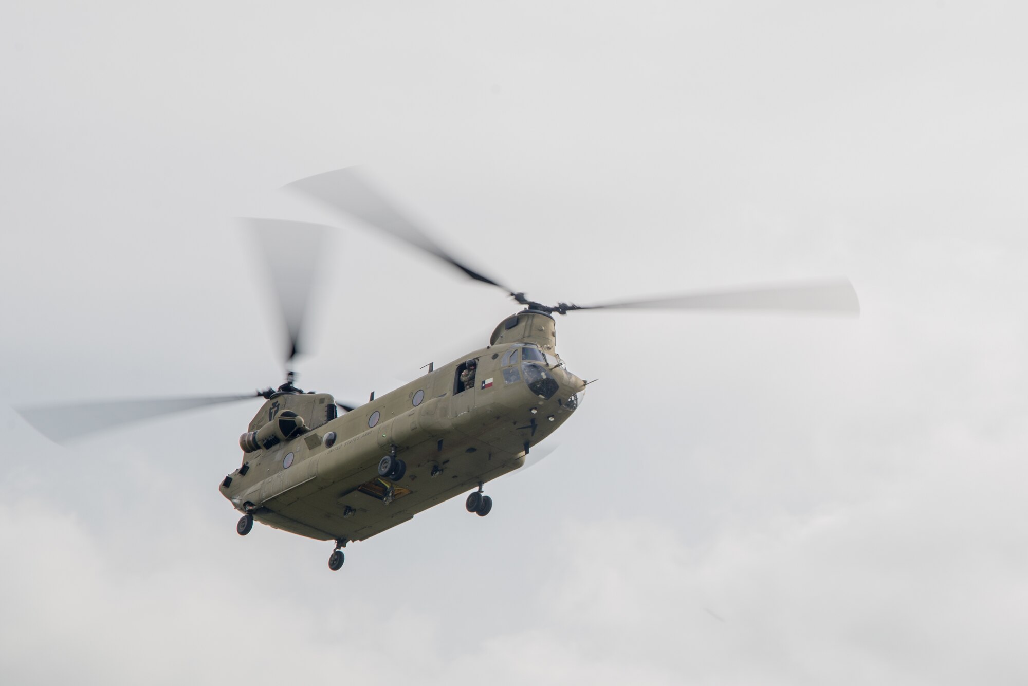 Chinook transports Airmen to training exercise