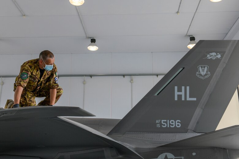 FS21 is an exercise that optimizes the integration between fourth-generation and fifth-generation aircraft.