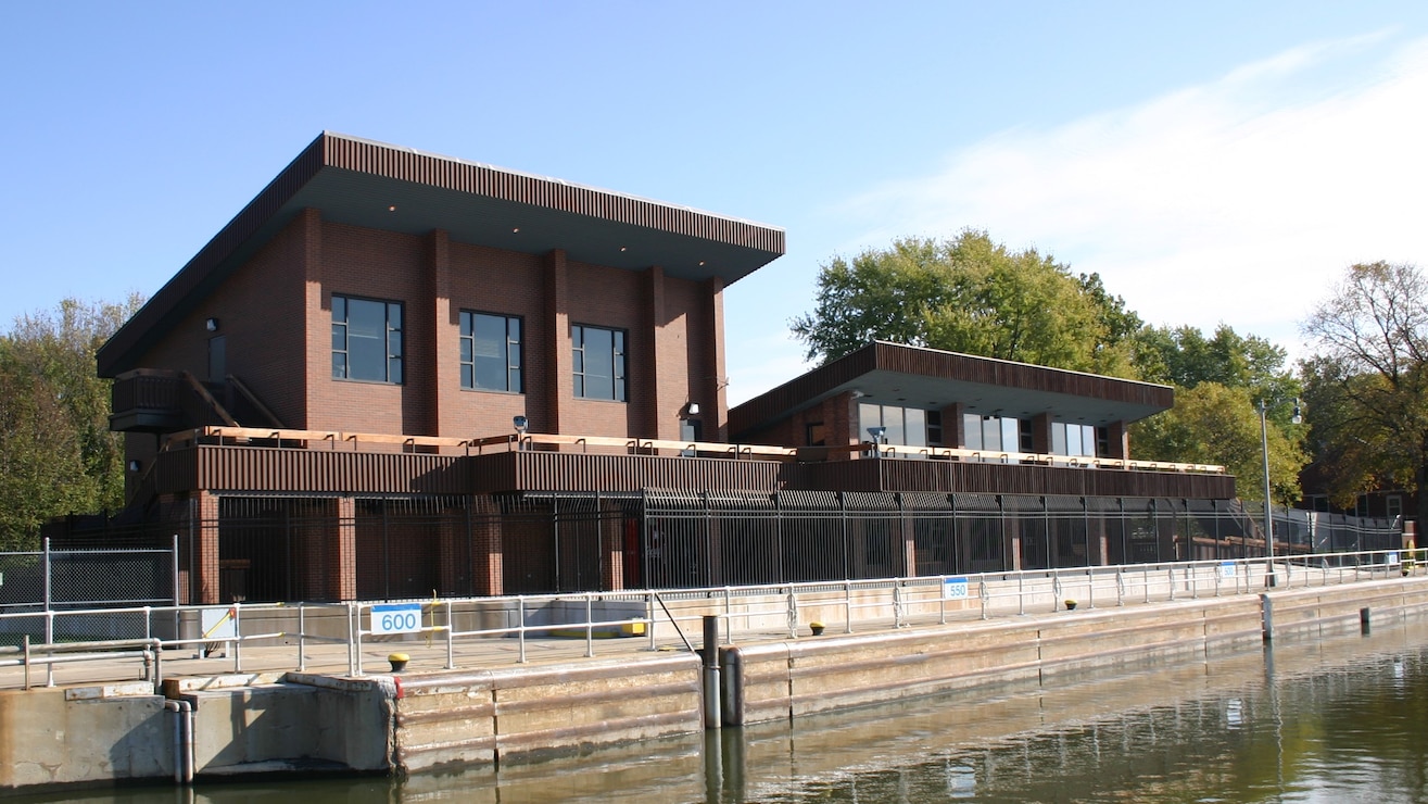 Illinois Waterway Visitor Center at Starved Rock Lock and Dam