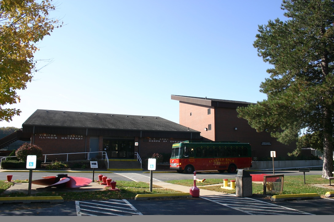 Illinois Waterway Visitor Center at Staved Rock Lock and Dam