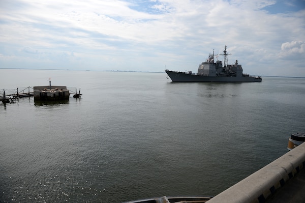 The Ticonderoga class guided-missile cruiser USS Philippine Sea (CG 58) pulls into Naval Station Norfolk, Va.