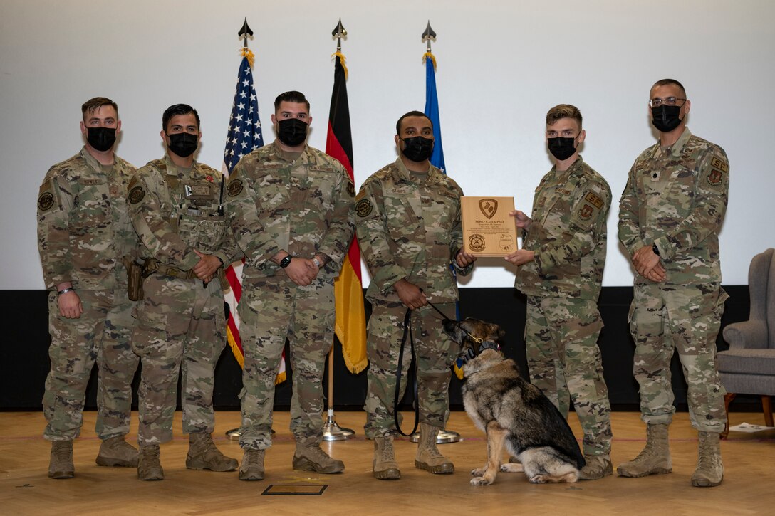 Group photo of U.S. Air Force military dog handlers.
