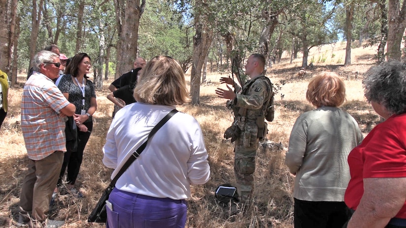 Boss Lift: Employers of reserve component Soldiers get a glimpse of Army training