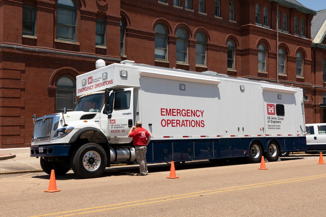 VICKSBURG, Miss. – The U.S. Army Corp of Engineers (USACE) Mississippi Valley Division (MVD) and Vicksburg District hosted a public viewing for a new emergency operations vehicle, June 16, 2