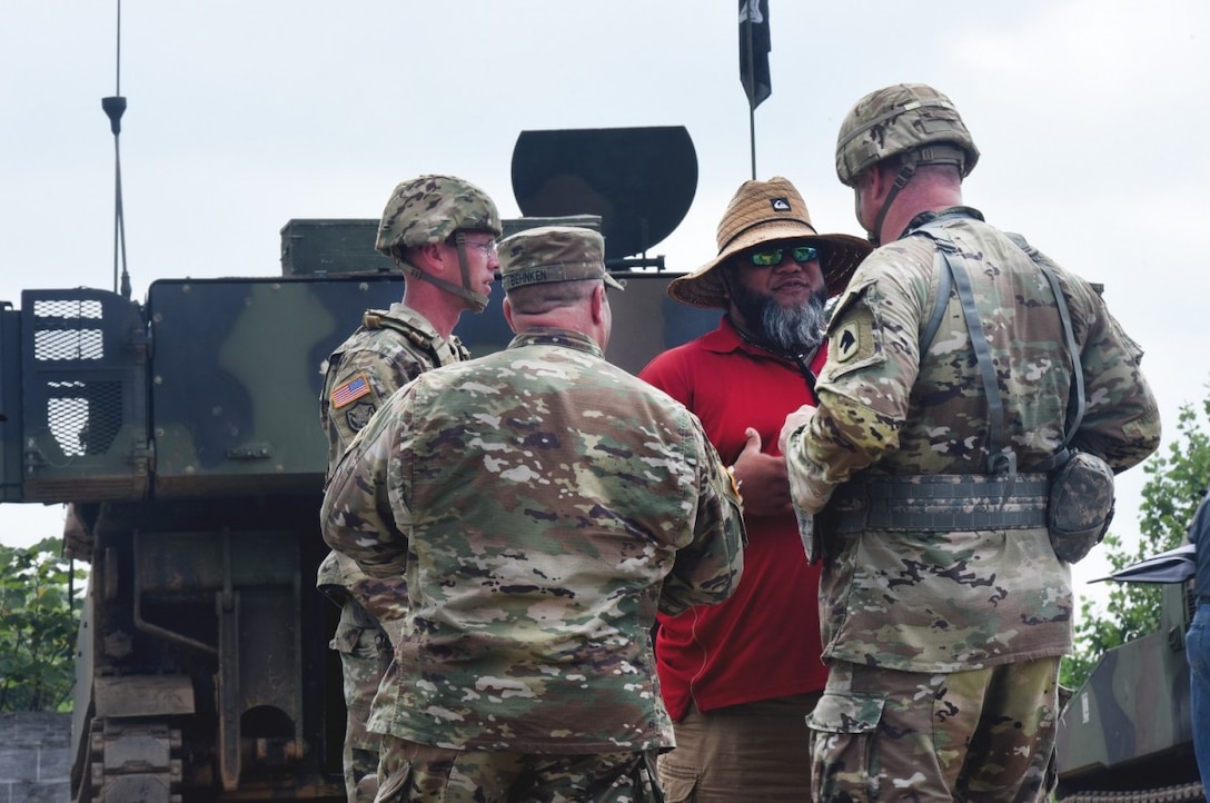 Bryan Brown talks with several leaders from 2/138th FA (Paladin)