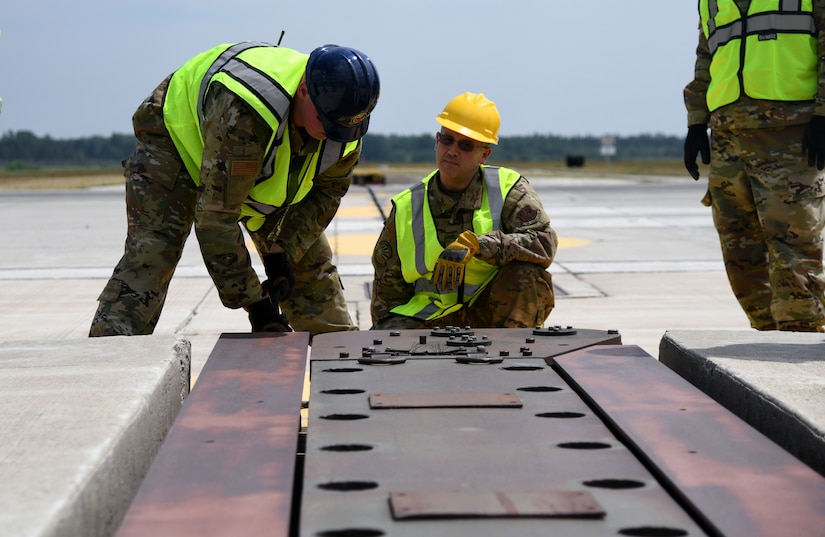 Michigan ANG engineers replace runway arresting systems