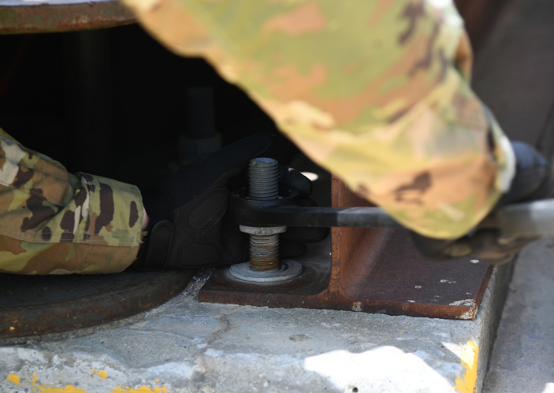 Michigan ANG engineers replace runway arresting systems
