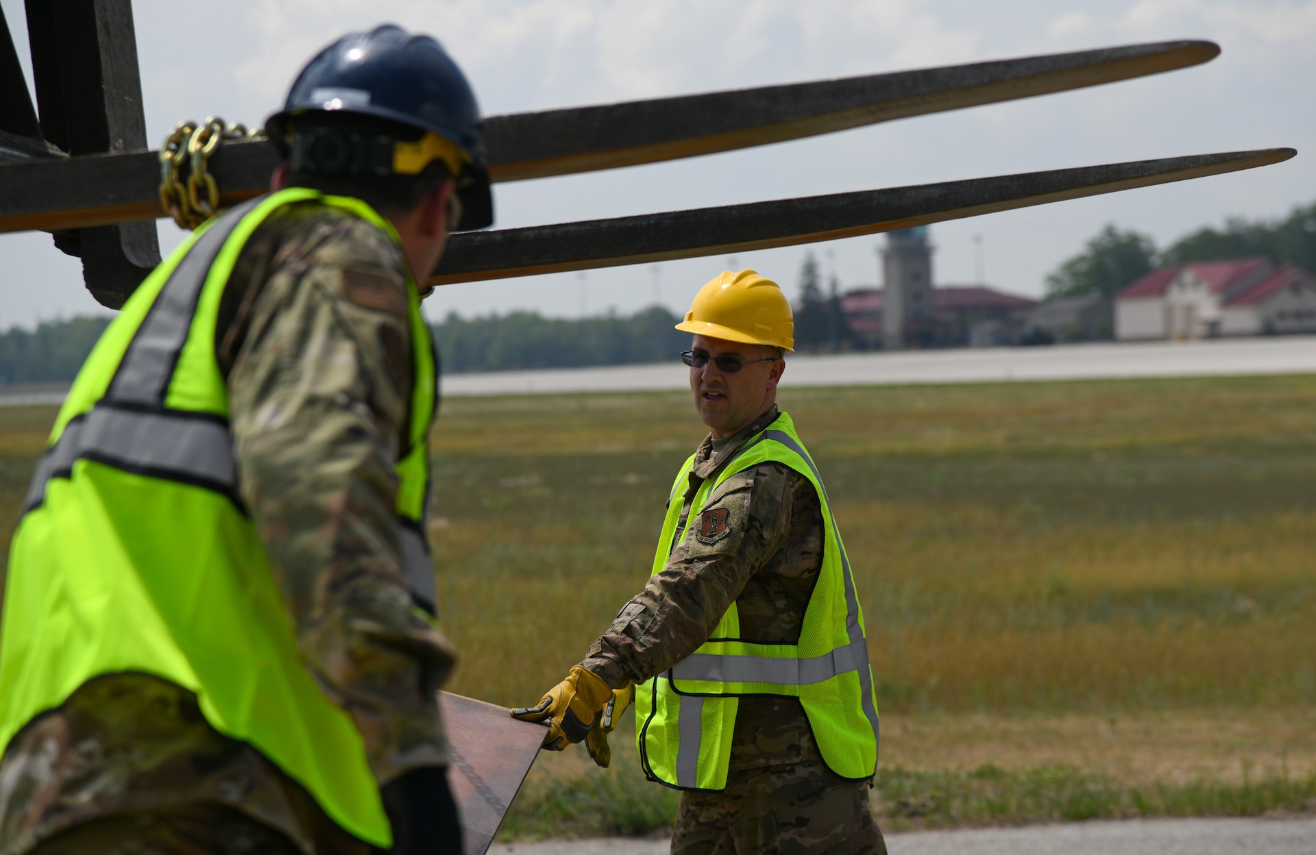 Michigan ANG engineers replace runway arresting systems