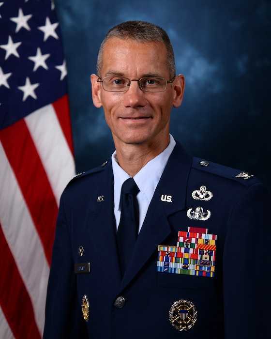 Official photo of Col. Christopher J. Leonard