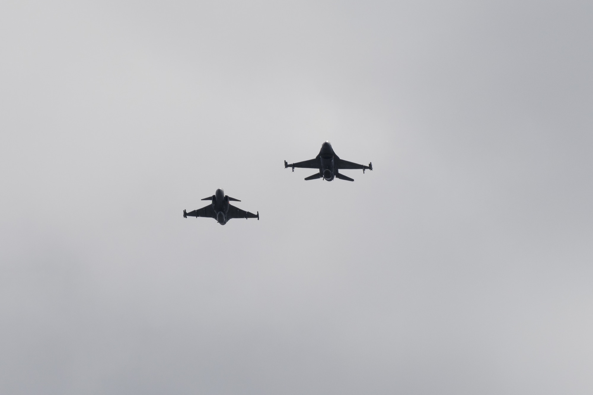 A Swedish air force JAS-39 Gripen, left, flies in formation with a U.S. Air Force F-16 assigned to the 480th Fighter Squadron at Spangdahlem Air Base, Germany, during the Arctic Challenge Exercise 21 training event over Kallax Air Base, Sweden, June 16, 2021. The aim of ACE21 is to exercise and train participating units, from Norway, Sweden, Finland, United Kingdom, Denmark, The Netherlands and Germany in planning, command and control, orchestration and conduct of air operations in the Nordic airspace. (U.S. Air Force photo by Senior Airman Ali Stewart)