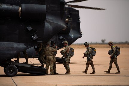 U.S. Army Paratroopers assigned to the Utah National Guard’s 19th Special Forces Group (Airborne) board a CH-47 Chinook flown by the 160th SOAR during a joint jump with the Utah National Guard’s 19th Special Forces Group (Airborne) and Royal Moroccan Army Paratroopers in Ben Guerir Air Base, Morocco, June 10, 2021.