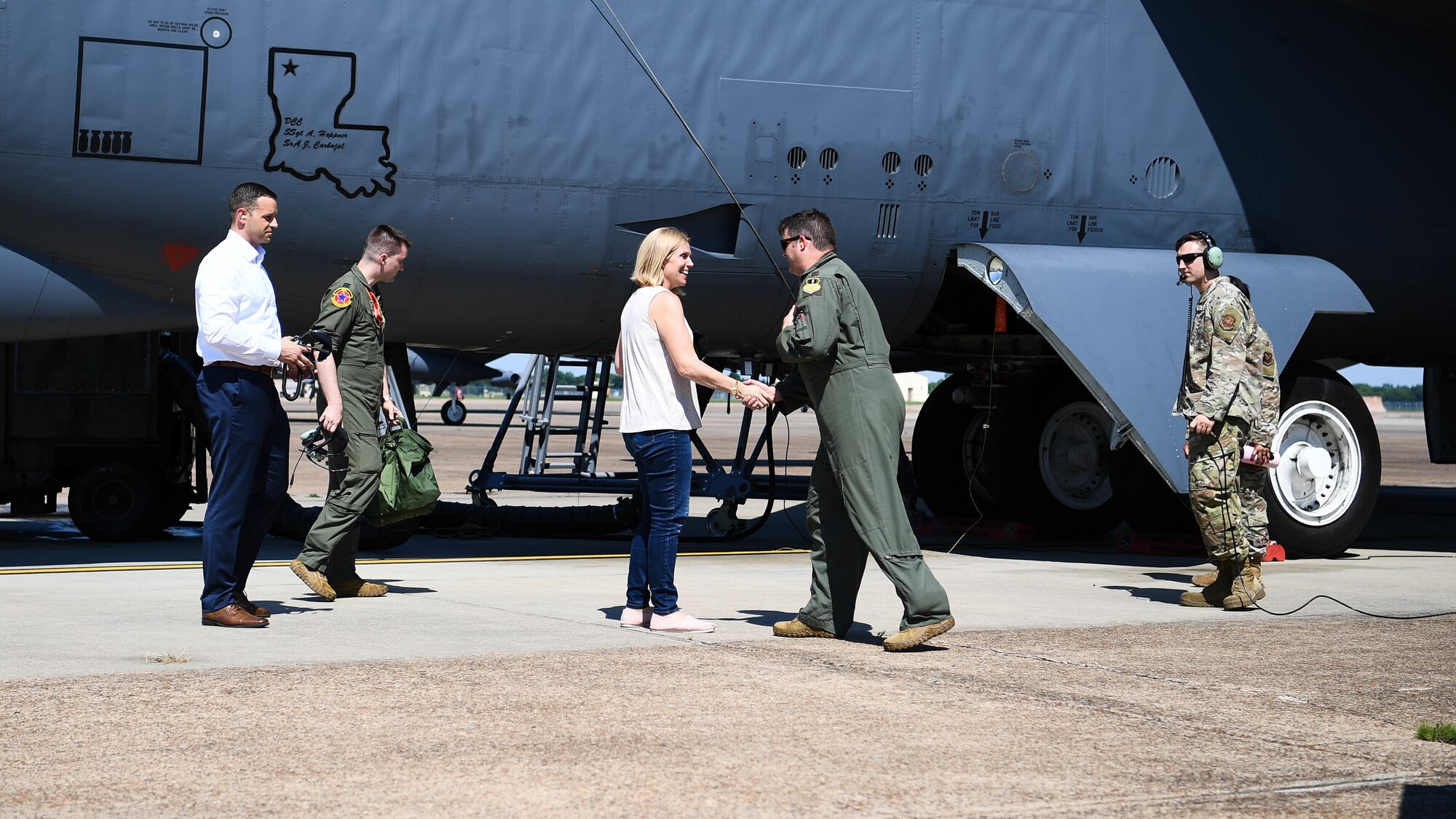 Lauren Barrett Knausenberger, Air Force chief information officer, meets with Airmen during an official visit to Barksdale Air Force Base, Louisiana, June 15, 2021. As the Air Force CIO, Knausenberger leads two directorates and supports 20,000 cyber operations and support personnel around the globe. (U.S. Air Force photo by Senior Airman Jacob B. Wrightsman)