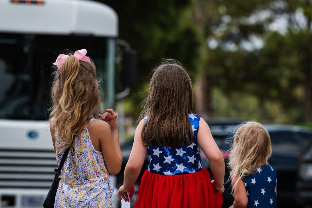 A photo of children waiting for Airmen to arrive