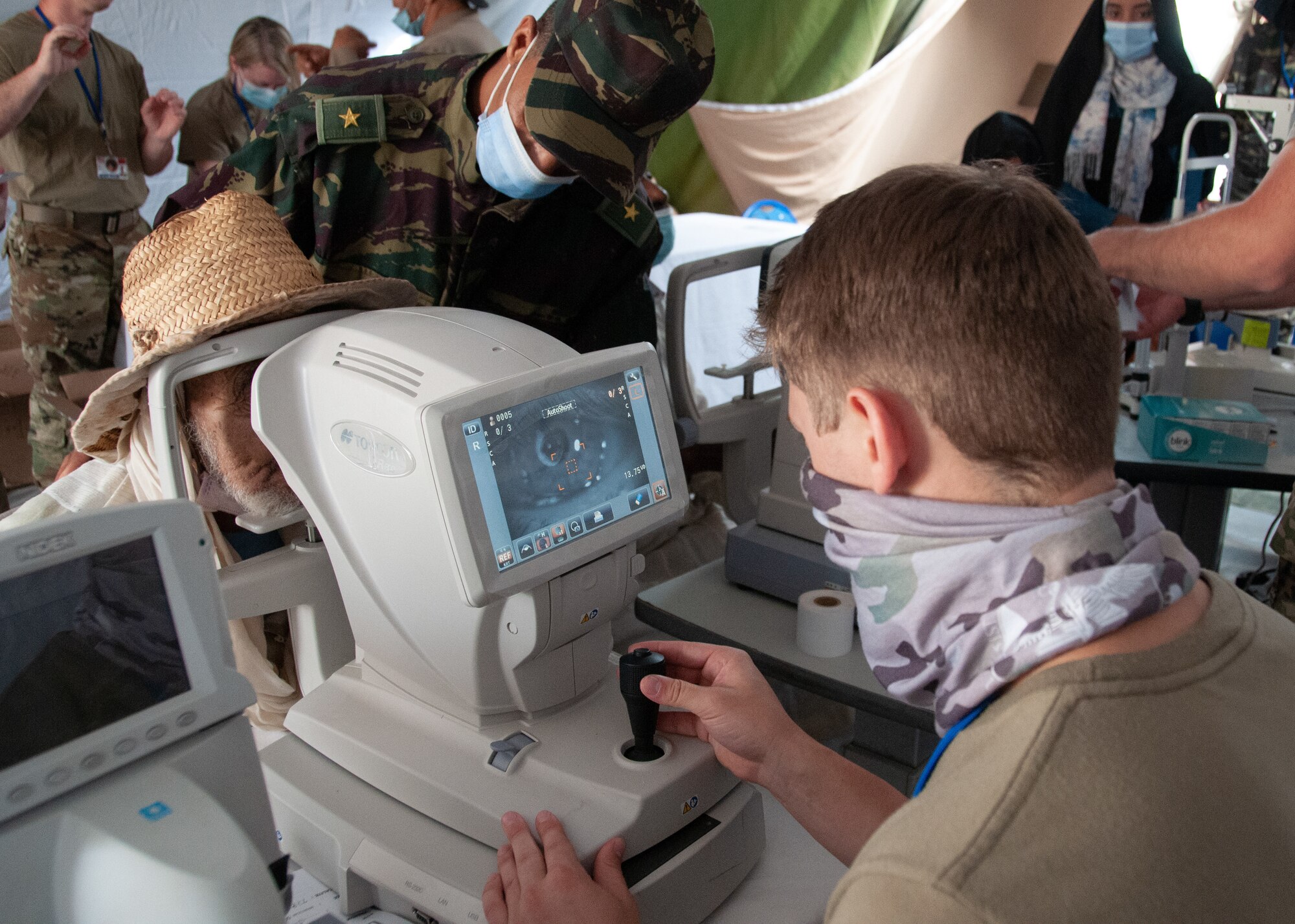 U.S. Military members conduct medical treatment on Moroccan civilians.